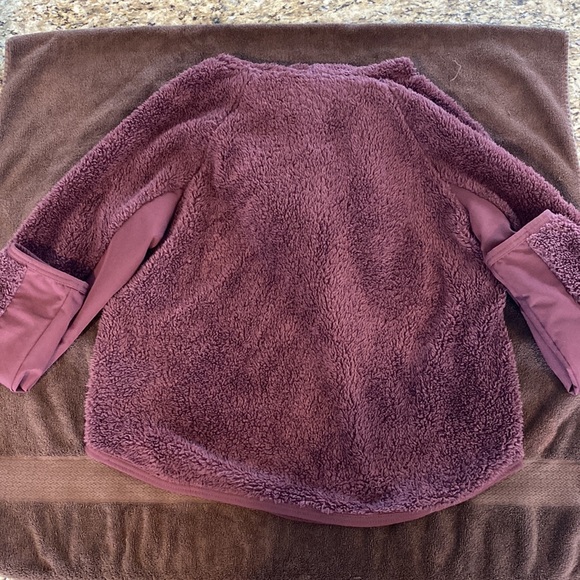 Nike Sherpa hoodie. Size medium. Worn a couple of times-in great condition - Picture 2 of 4